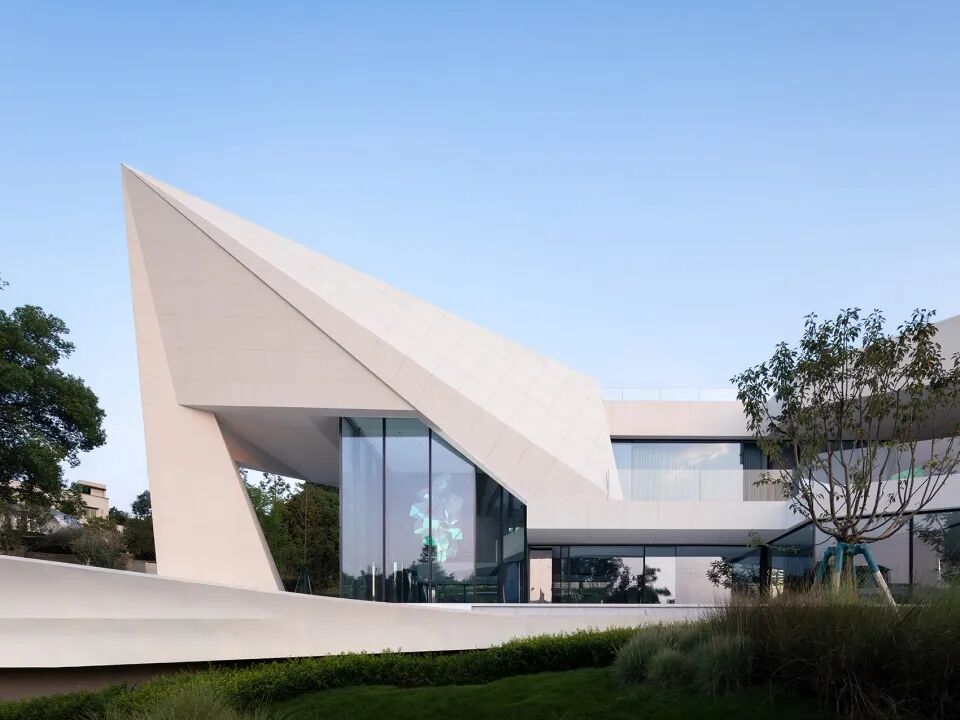 An Origami Crane Folded for Hometown | Rural Residence